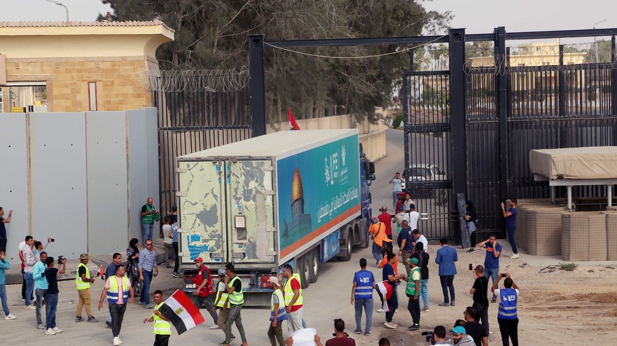 Z Egypta do Pásma Gazy projel druhý konvoj s humanitární pomocí
